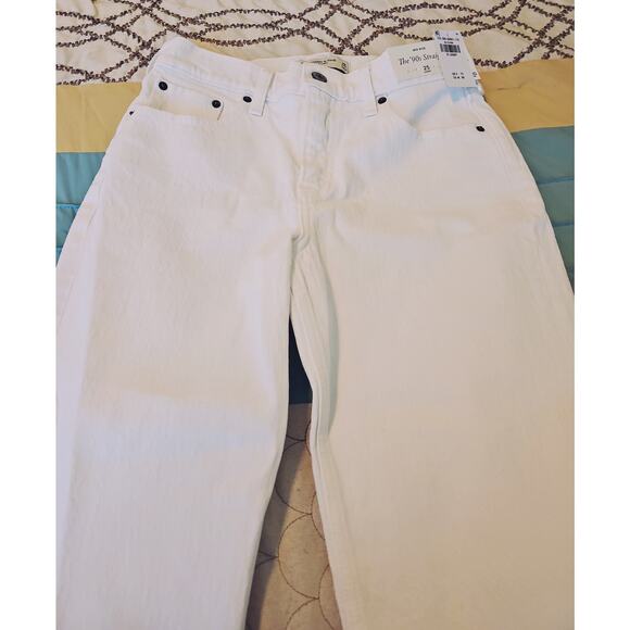 NWT Abercrombie The 90's Straight Mid Rise Jeans Womens 25 Short White Denim - Picture 7 of 12
